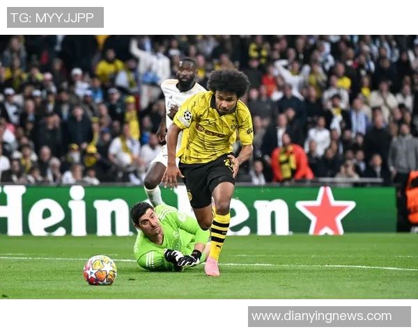 中超激战曼联逆转皇马精彩集锦引发全场热烈反响 中超激战曼联逆转皇马精彩集锦引发全场热烈反响