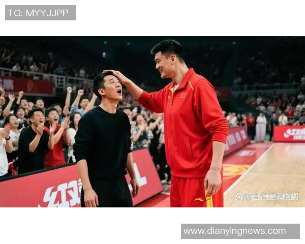 姚明与朋友击掌瞬间引发的搞笑场面让人忍俊不禁的趣味时刻