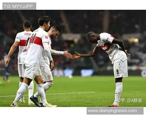 欧联杯精彩对决拜仁逆转里昂收获胜利引发全场热烈反响 欧联杯精彩对决拜仁逆转里昂收获胜利引发全场热烈反响