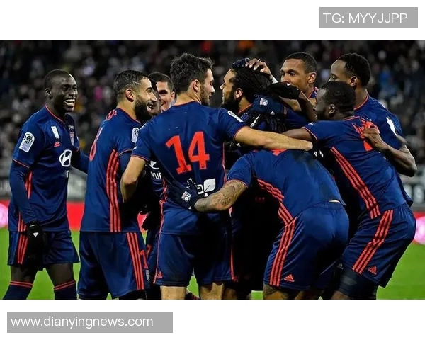 欧冠激战：巴黎圣日耳曼6比2曼联乌龙球成比赛转折点战术解析